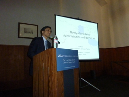 Consul General Niimi speaking at UCLA
