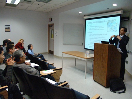 Consul General Niimi speaking at IR/PS