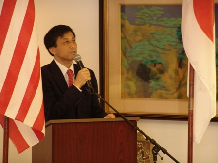 Consul General Niimi speaking