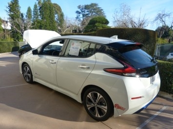 日産 Leaf の展示