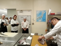 Lecture & demonstration on how to fillet a fish with Chef Matsuda (Center)